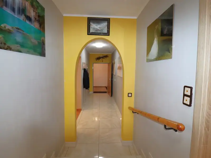 Restaurant and Guest Accommodation with Owner's Apartment in Modernized Facility