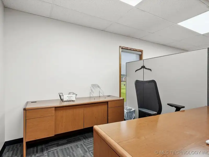 Commercial Office Building for Sale or Lease in Broken Arrow Business Corridor