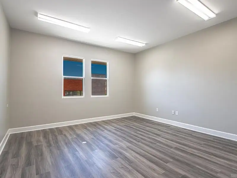 Remodeled Commercial Building Near I-630, Downtown Little Rock – Ideal for Office or Apartment