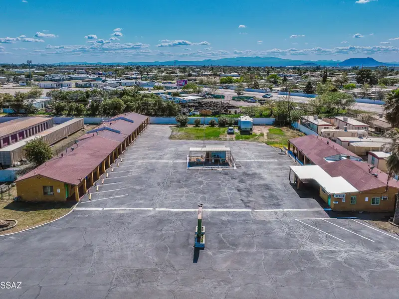 Well-maintained 18-unit Motel Near Tucson Airport with Rv Spaces and Ample Parking