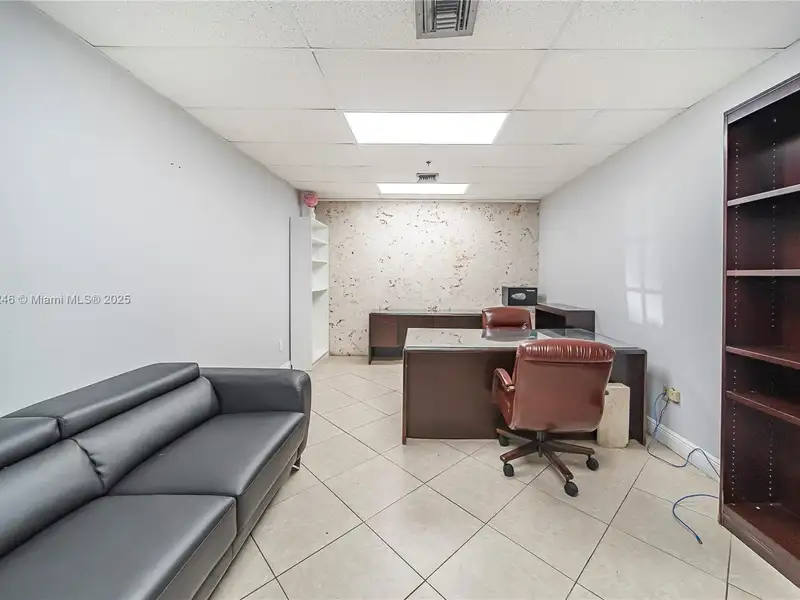 Commercial Property in Doral - Prime Location Near Miami International Airport and Amenities