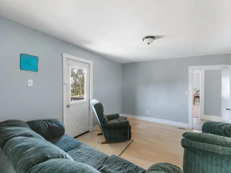Mixed-use Property in Elkton: Antique Store with 3-bedroom Apartment and Ample Parking