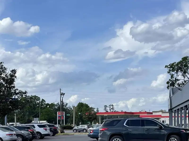 Established Grocery Store in Community Heart, Prime Location with Growth Potential