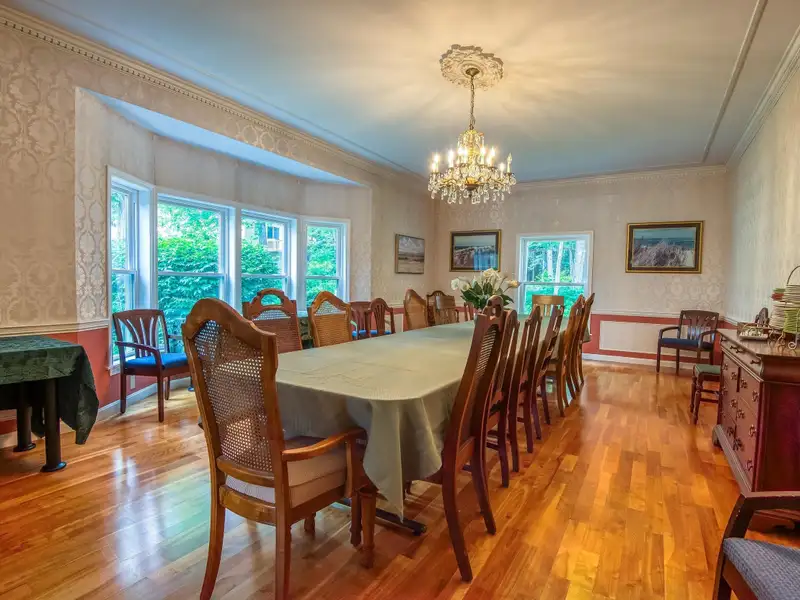 Fully Renovated Inn with 13 Guest Rooms on 5.52 Acres in White Mountains, Nh