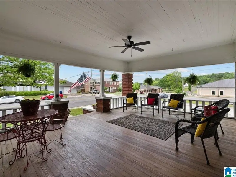 Renovated B-3 Zoned Home in High Traffic Area, Ideal for Air B&b or Event Rentals