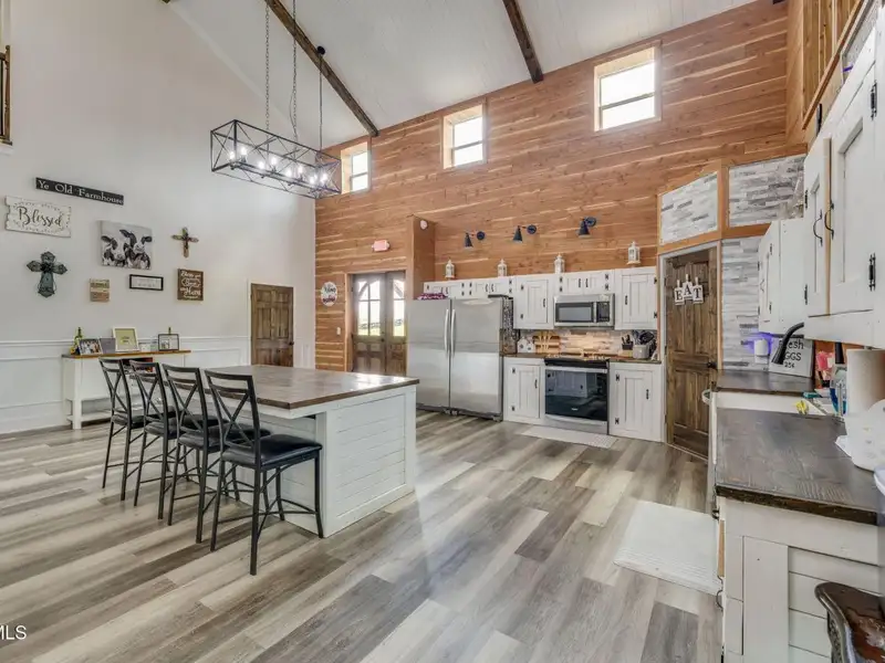 Custom Barndominium on 3 Acres with Pool and Income-generating Garage in Tennessee