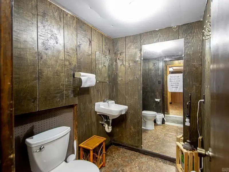 Office Space with Meeting Area, Kitchen, and Security Features in Convenient Location