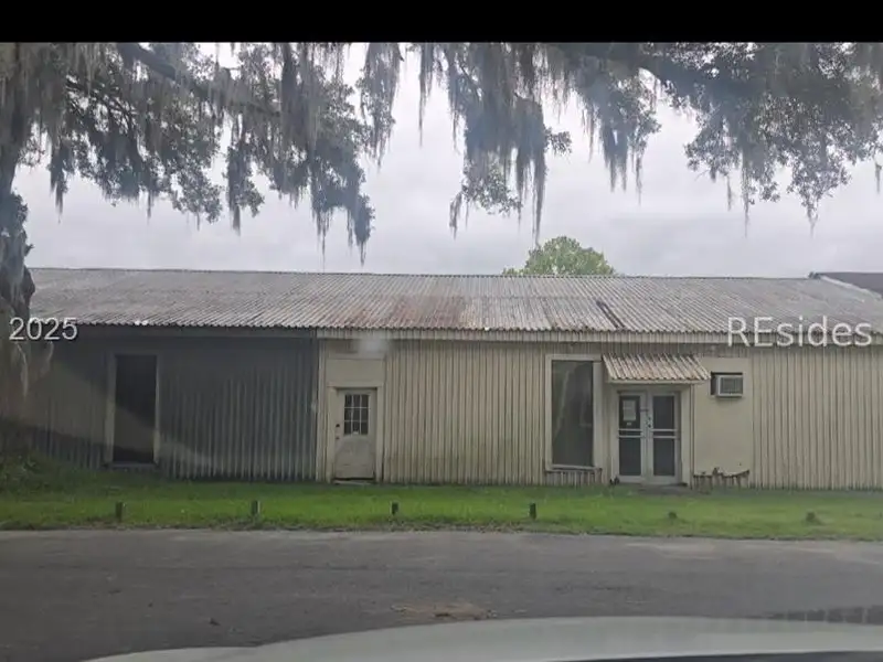 Prime Commercial Property with Multiple Buildings and Parking in Ridgeland Center