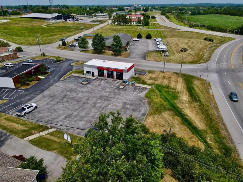 High-traffic B-3 Zoned Commercial Property on Lexington Rd. with Automotive Facility