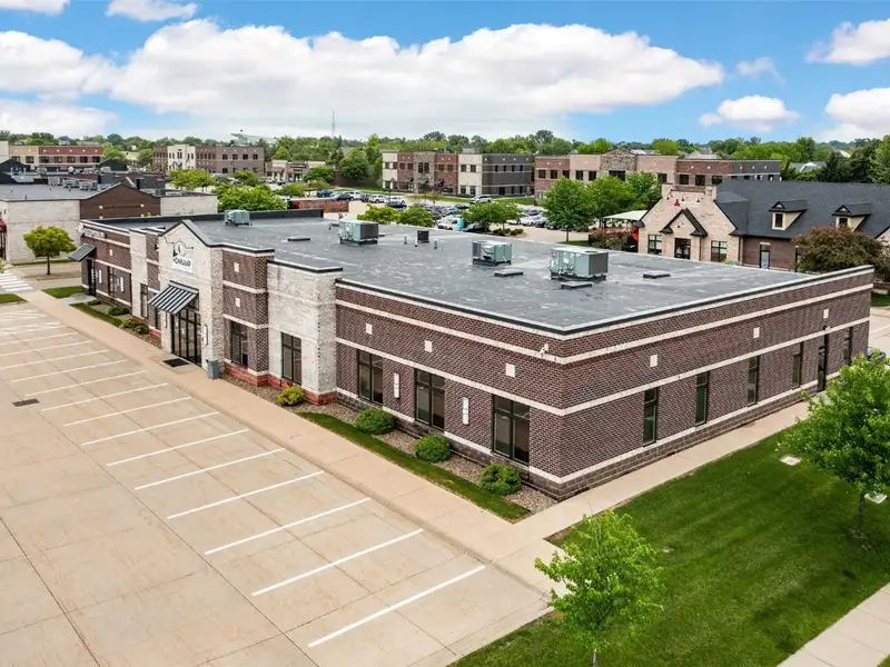 Versatile Office Building with Dual Tenant Configuration in Prime Location