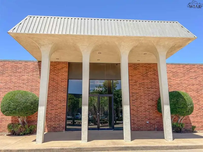 Commercial Lease Opportunity in Prime Location for Medical Professionals