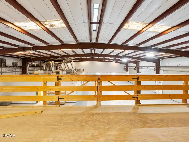 Flexible Commercial Lease: 19,000 Sq Ft Available in Prime Location