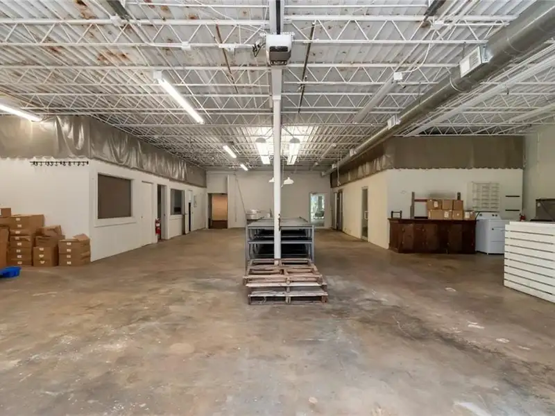 Prime Commercial Space with Dual Storefronts in Midtown, Mobile