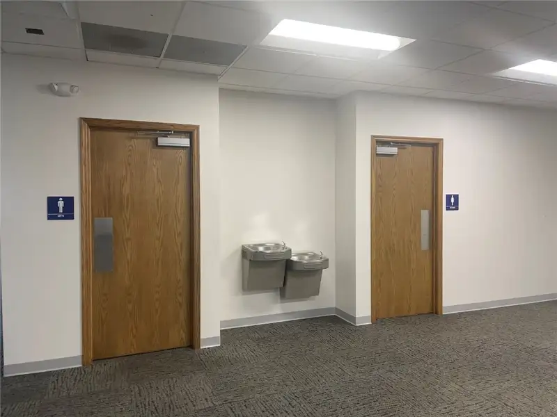Well-maintained Office Building in Hiawatha Office Park with Ample Parking and Signage