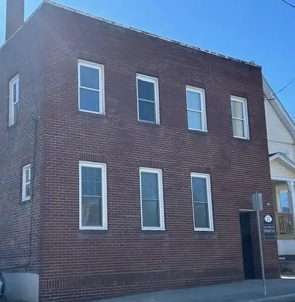 Versatile 750 Sq Ft Office Suite in Prime Village of Walden Location