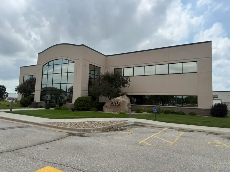 Furnished Office Space for Sublease in Southwest Cedar Rapids – 40,770 Sf