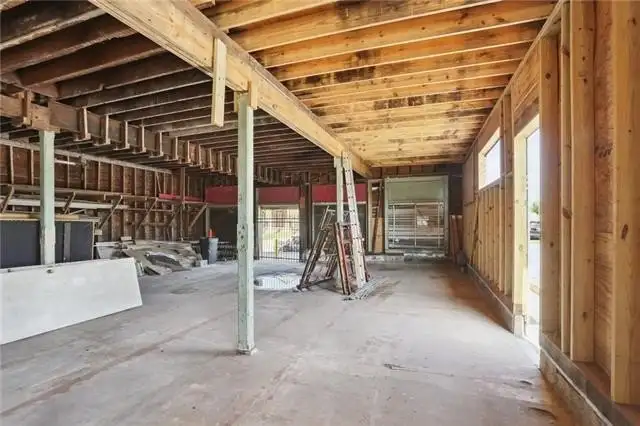 Versatile Commercial Property Near Downtown – 7,000 Sq Ft with Multiple Utilities and Parking