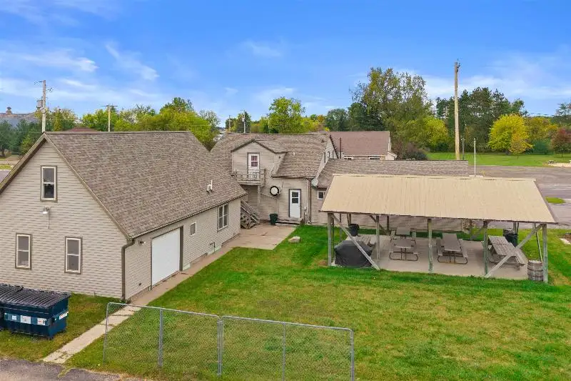 Established Bar and Restaurant with Living Quarters in Stevens Point Area