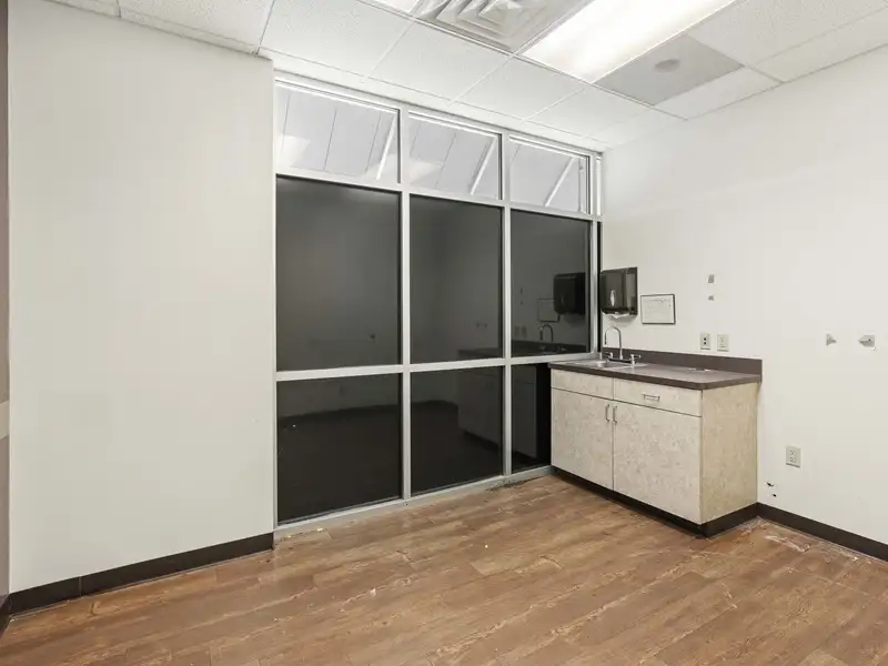 Multi-tenant Retail/office Space for Lease in Highland, in with Flexible Layout Options