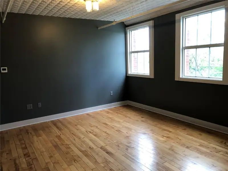 Spacious Open Studio in Historic Smulekoff’s Building - Ideal for Mindful Practices