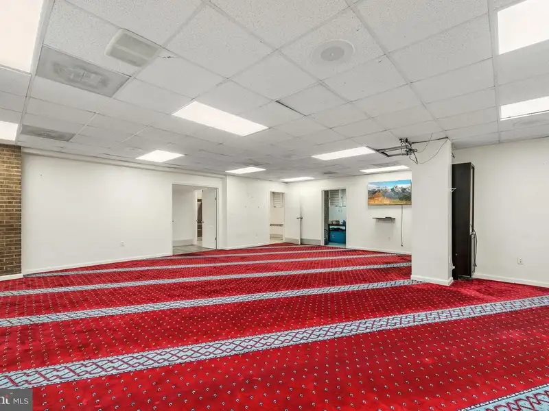 Commercial Building for Sale in Annandale - 8,202 Sq. Ft., Zoned C-3, Corner Lot
