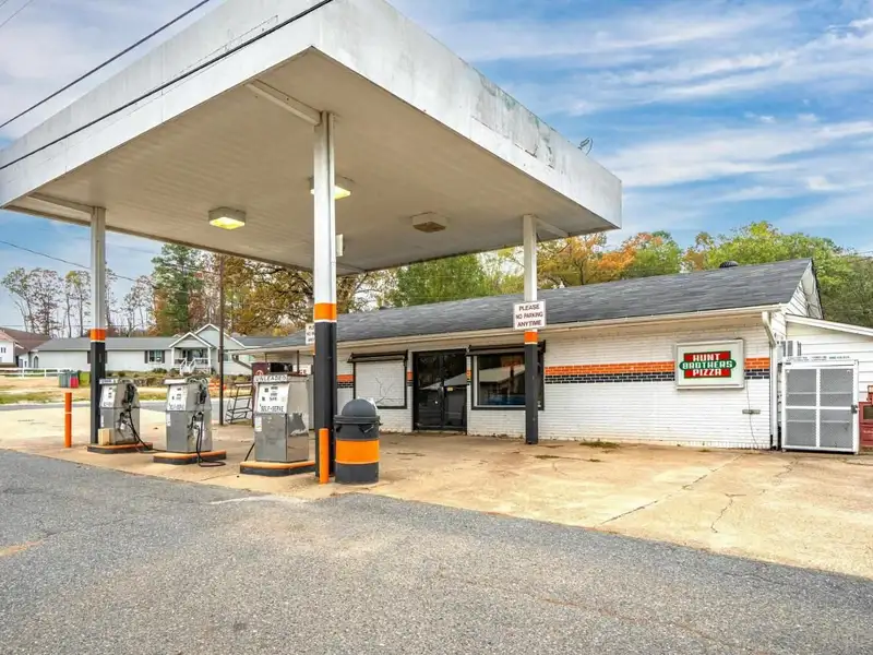 Commercial Property with Highway Frontage, Former Gas Station and Grocery in Magnet Cove