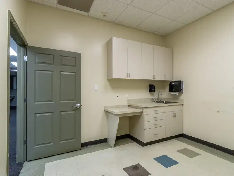 Freestanding Medical Office Near North Florida Regional Medical Center with Multiple Exam Rooms