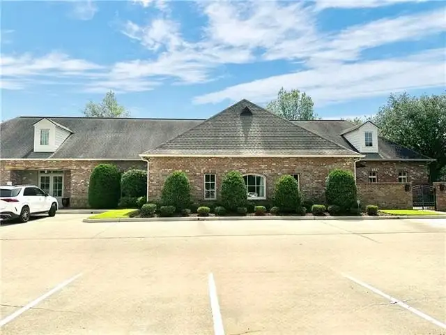 Class a Office Building for Sale or Lease in Prime Highway Commercial Location