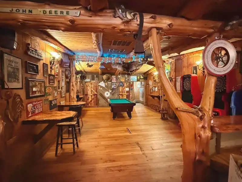 Turnkey Lodge-style Investment Opportunity in Berlin with Unique Interior and Bar
