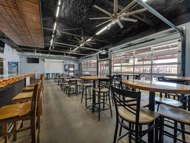 Restaurant/bar for Sale or Lease on 1.24 Acres with Prime Frontage and Ample Parking