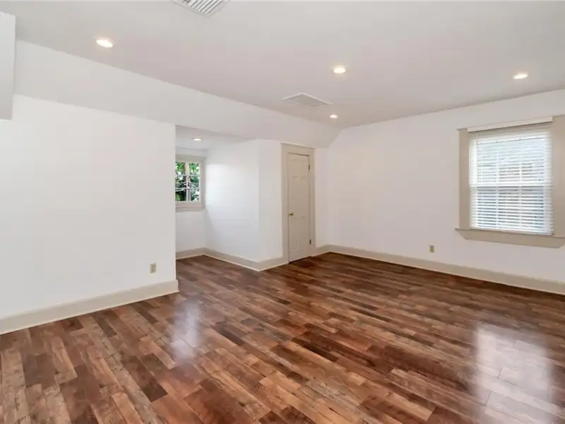 Mixed-use Property in Downtown Mobile with High Ceilings and Fenced Yard