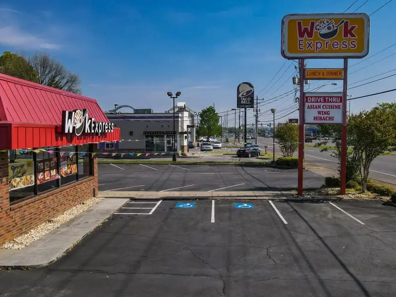 Prime Commercial Restaurant Space in High-traffic Location, 2915 Sq. Ft.