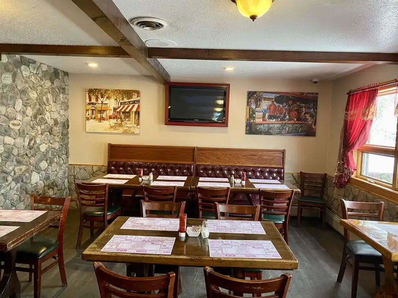 Turnkey Restaurant Opportunity in High-traffic Woodsville/haverhill, Nh with Growth Potential