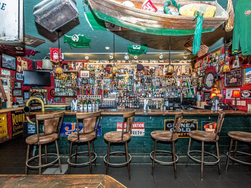 Irish Pub and Restaurant with Mountain Views on 1.64 Acres in North Conway