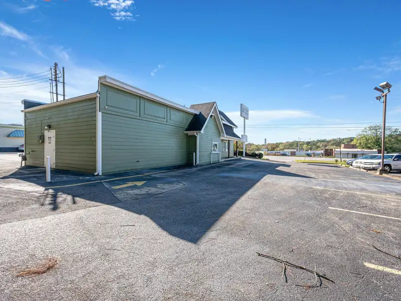 Flexible Use Commercial Property in Updated Condition, Former Fast Food and Pharmacy Location