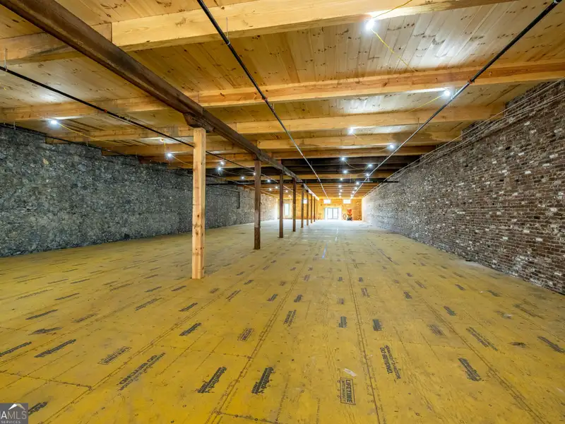 Renovated Cotton Warehouse for Lease in Prime Location with Unique Architectural Features