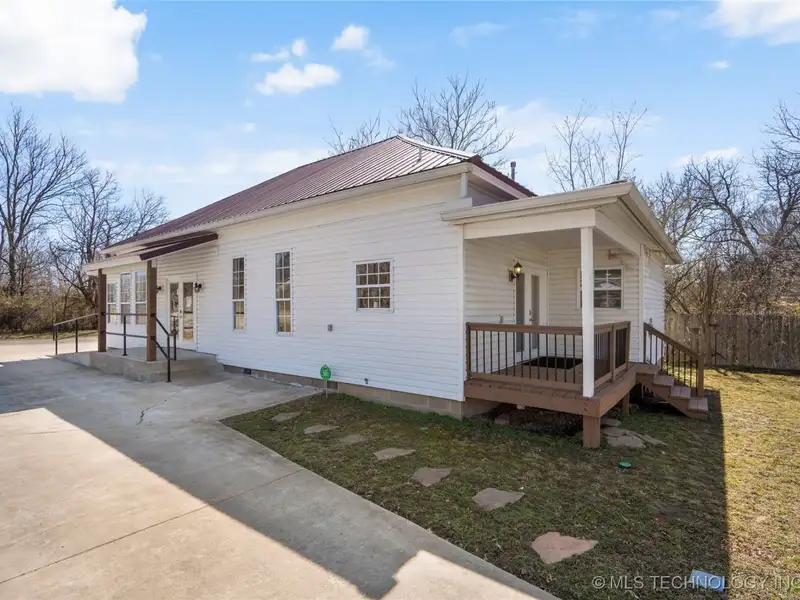 Commercial Office Space with Storage and Tenant in Growing Sapulpa, Oklahoma