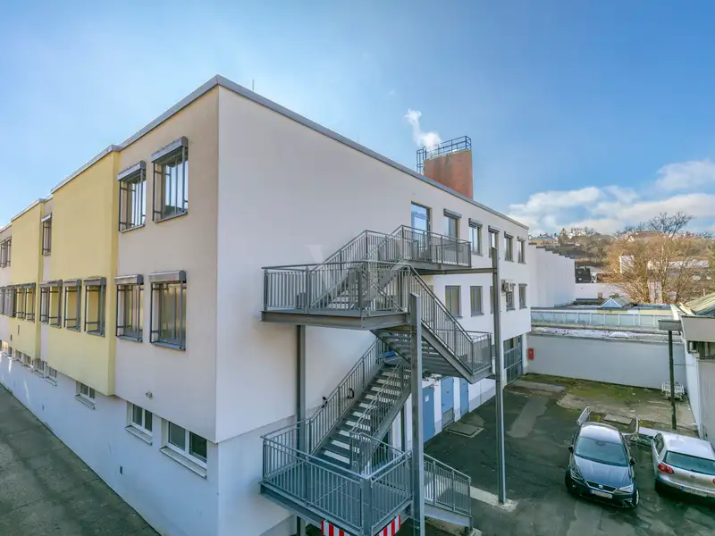 Spacious Commercial Property with Multiple Buildings on 26,913 M² in Prime Location