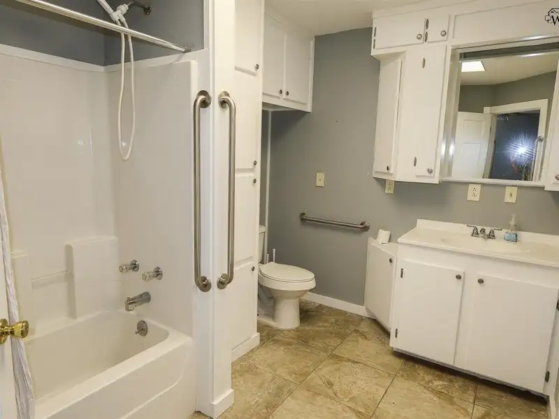 Commercial Property with Office, Living Quarters, and Warehouses in Wichita Falls Area
