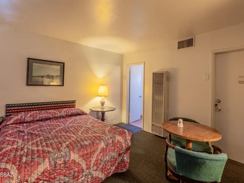 Well-maintained 18-unit Motel Near Tucson Airport with Rv Spaces and Ample Parking