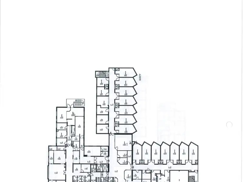 Spacious Commercial Property with Multiple Buildings on 26,913 M² in Prime Location