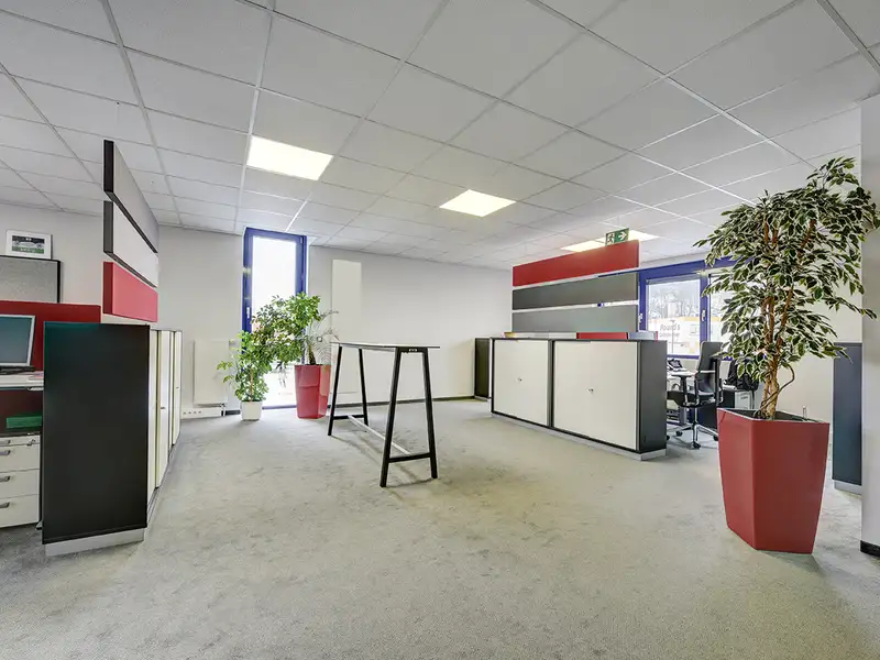Modern Office Building with Renovated Spaces Near Centro Oberhausen, Includes Garden and Parking