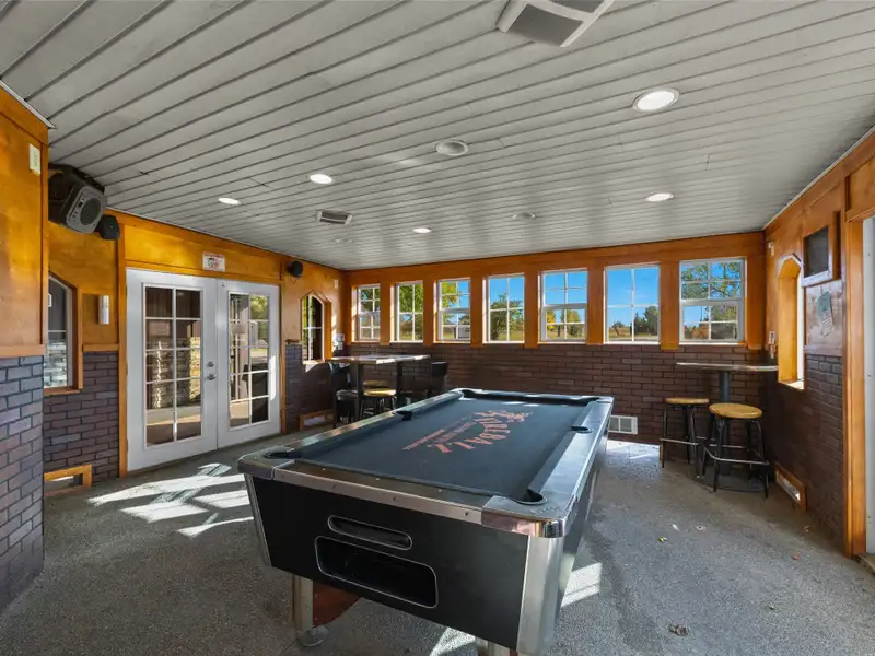Historic Del's Bar & Grill: Profitable Lakeside Business in Somers, Mt with Liquor License