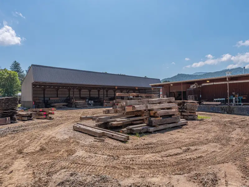Mixed-use Industrial Property with Office, Storage, and Apartments in Bethel, Nc