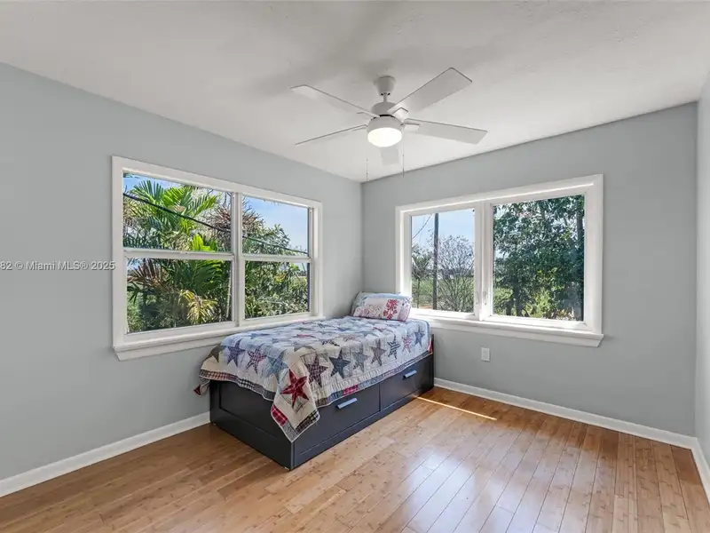 Remodeled 5-bedroom Home on 1 Acre in Redlands Near National Parks