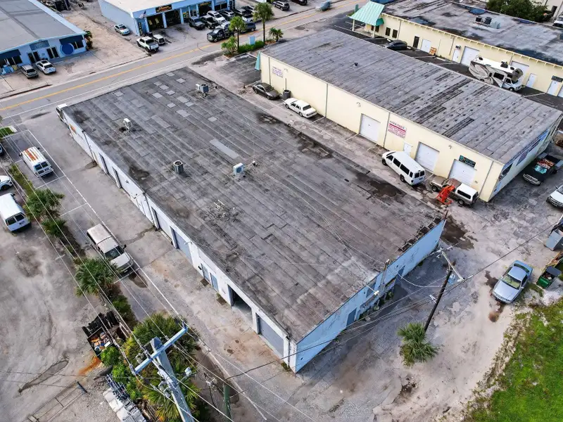Versatile 2,700 Sf Flex/industrial Condo Units in Jupiter's Industrial Corridor