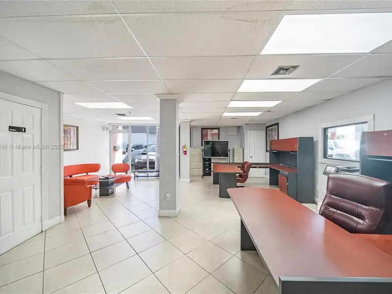 Commercial Property in Doral - Prime Location Near Miami International Airport and Amenities