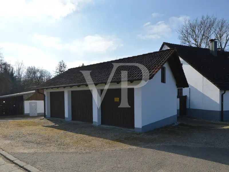 Versatile Residential and Commercial Building with Restaurant in Münchsmünster