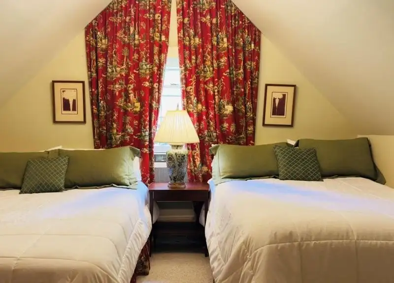 Versatile Historic District Property for Restaurant, Venue, or Retail with Ample Parking