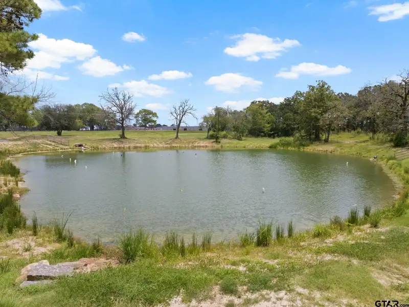 Turnkey Short-term Rental in Twin Lakes Resort, Mount Pleasant - Lakefront Access and Amenities